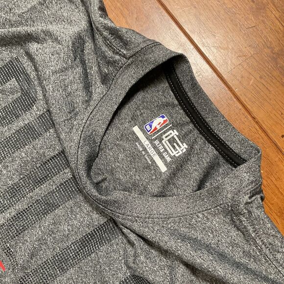 NBA Ultra Game Shirt Men's Large Chicago Bulls Gray With Logo Short Sleeve - Picture 6 of 8